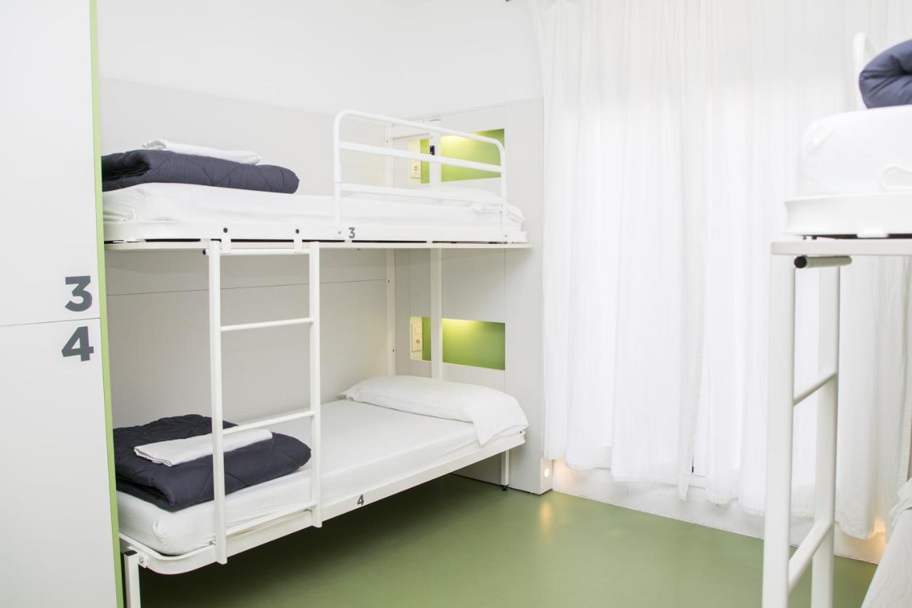 Bed 8-Bed Dormitory Room