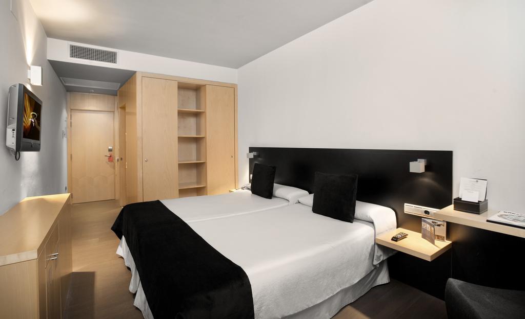 Double or Twin Room (1-2 Adults)