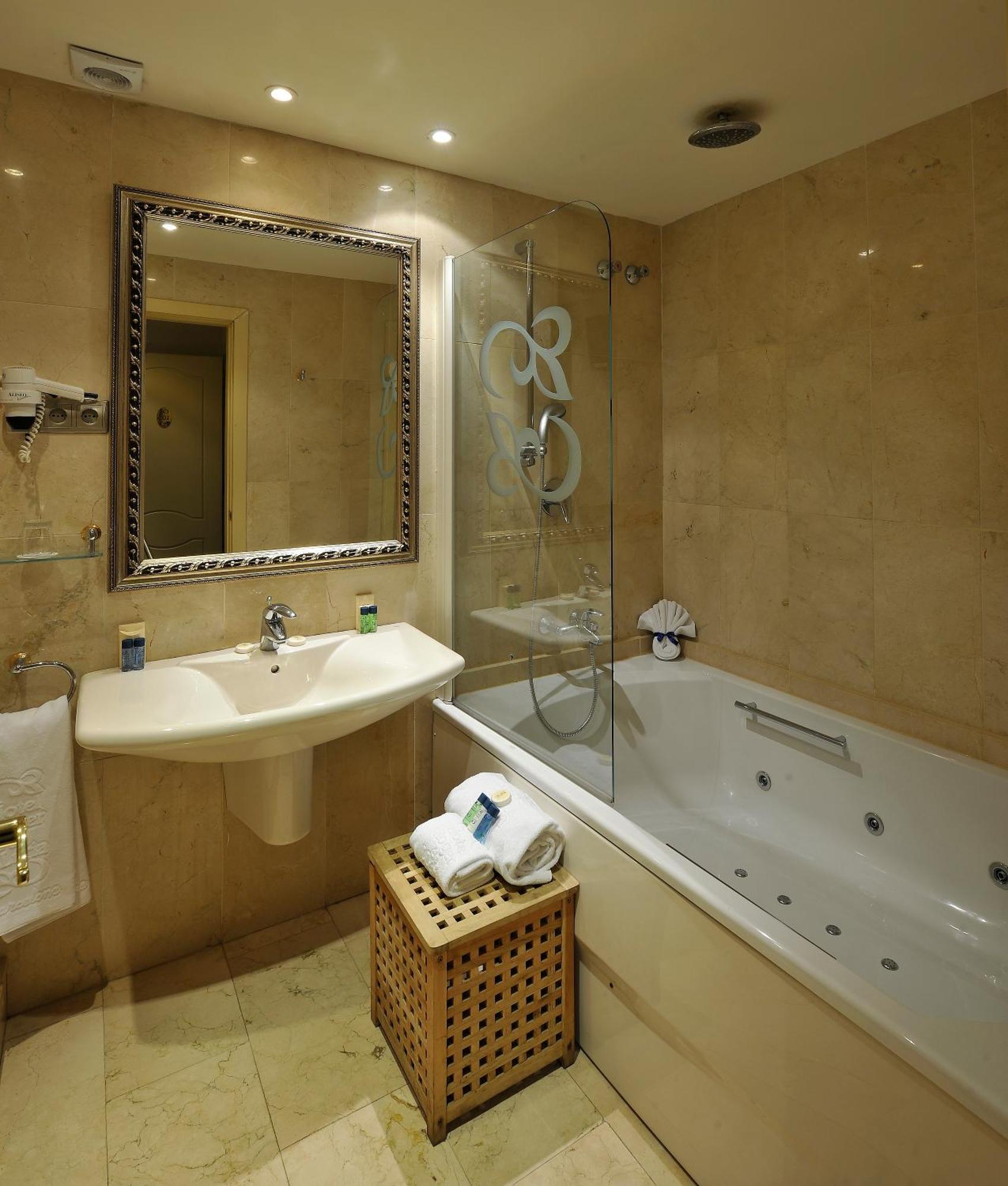 Deluxe Room Jacuzzi