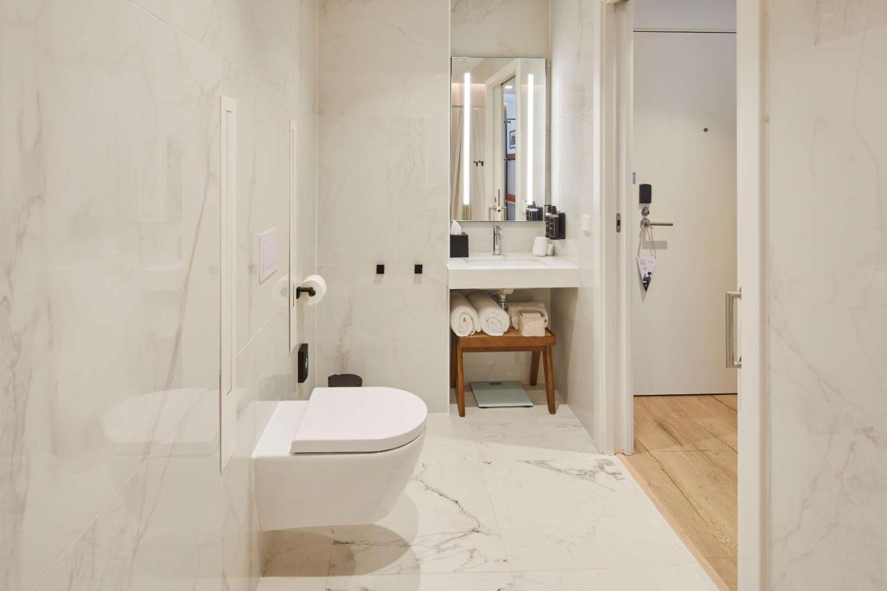 Queen Room Mobility Access