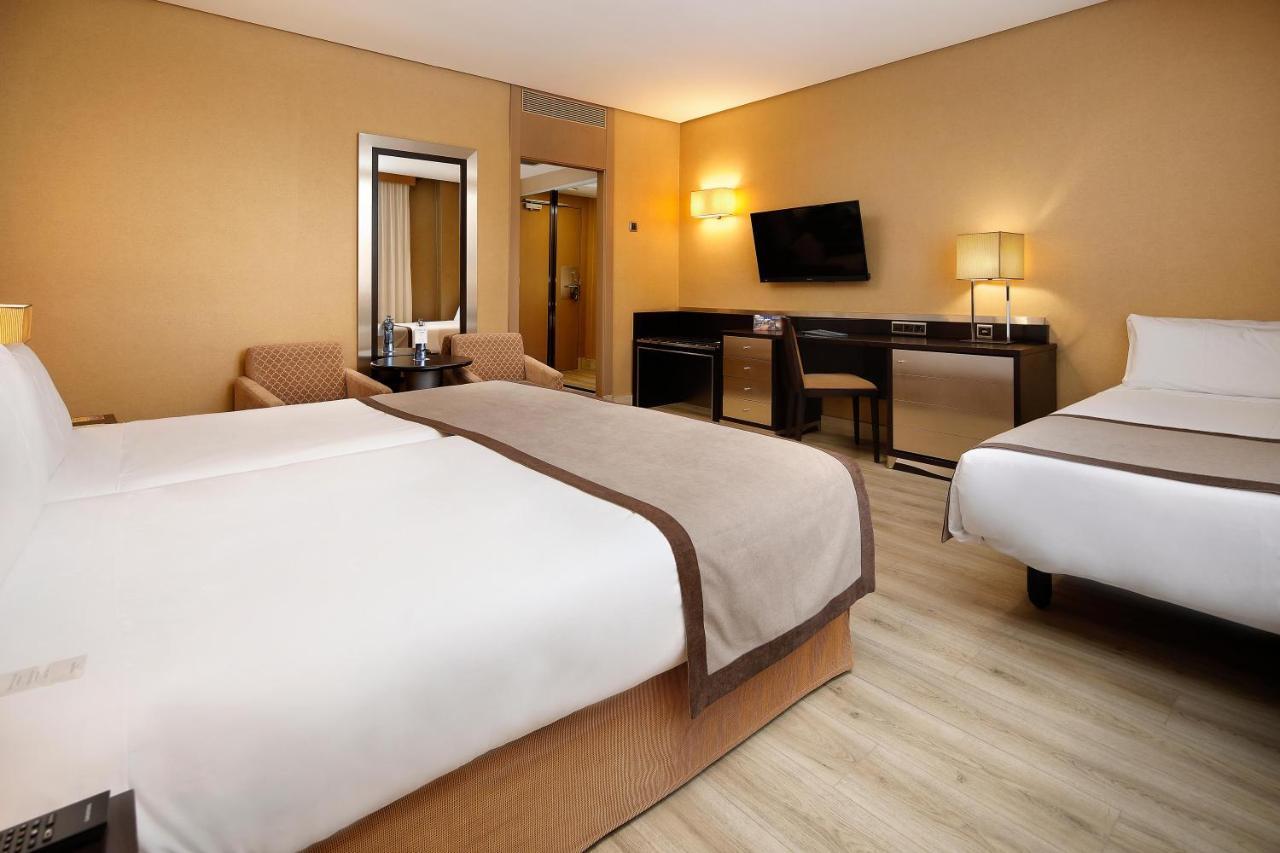 Twin Room with Extra Bed (3 Adults)