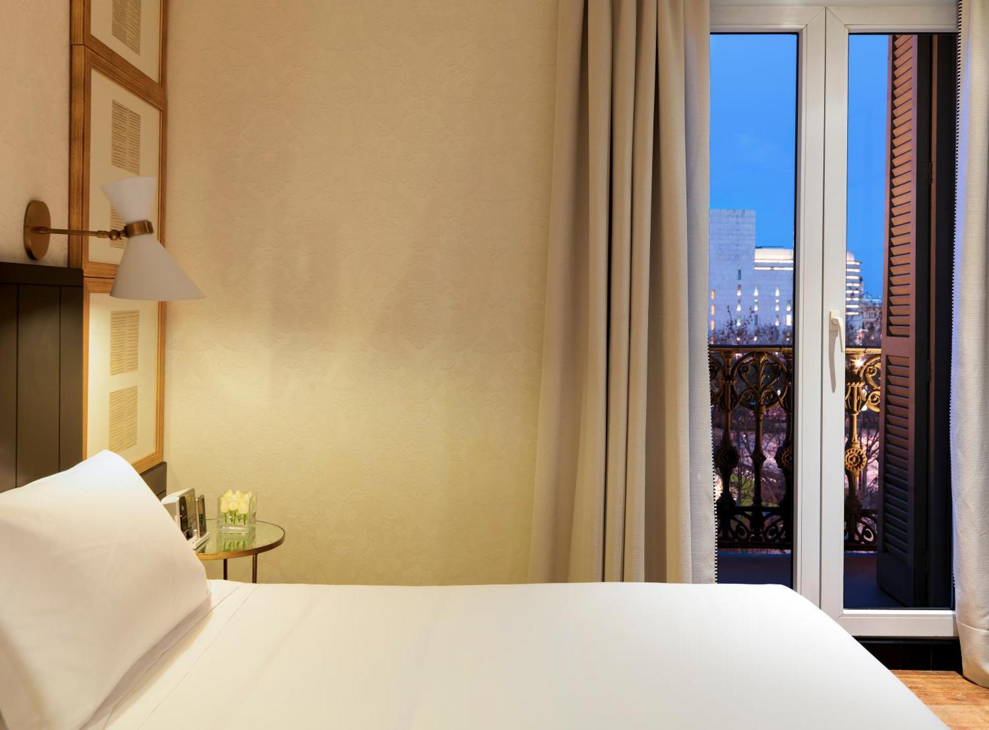 Deluxe Double or Twin Room Plaça Catalunya View,1541541391:JPEG