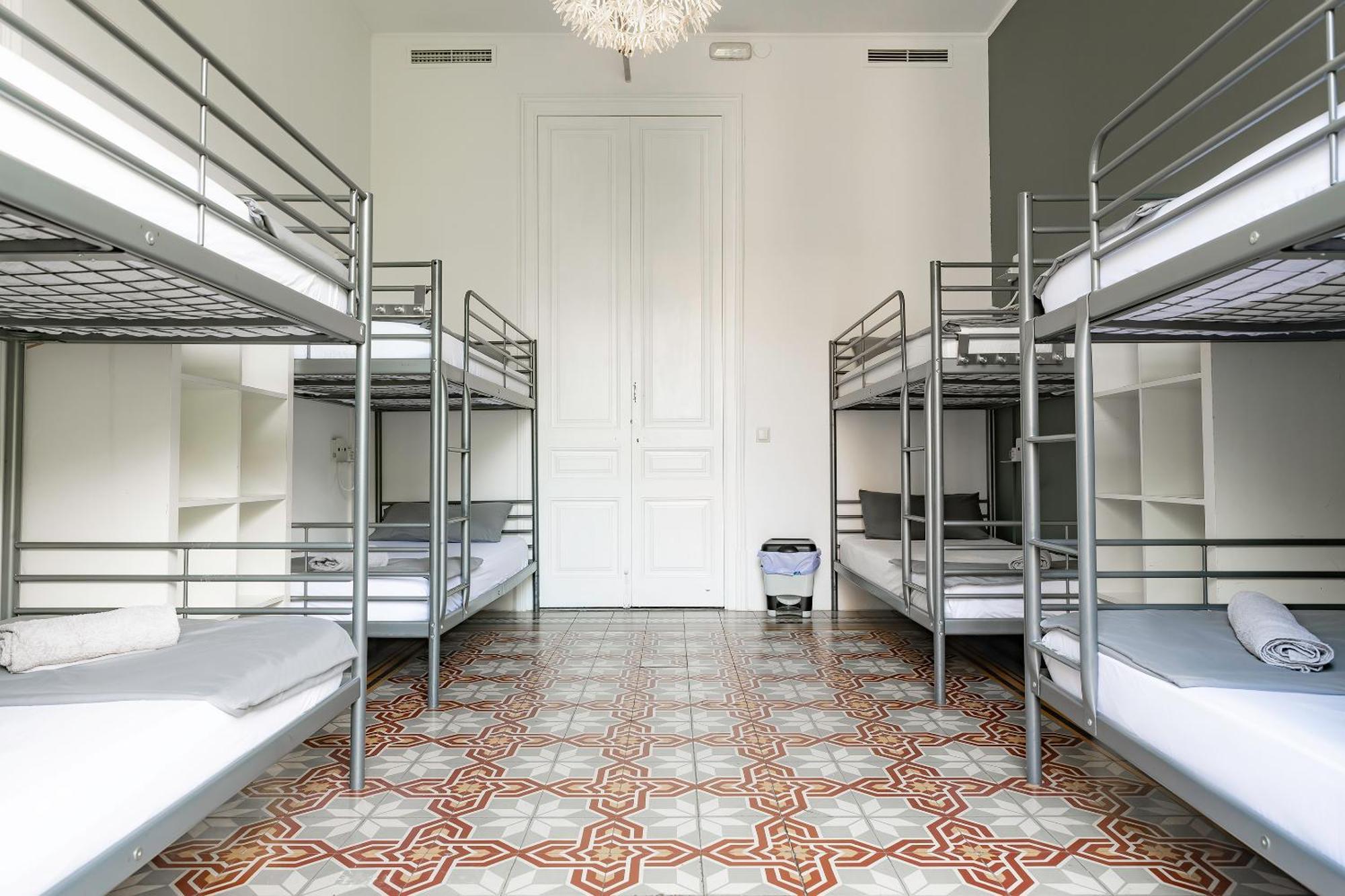 Bed 8-Bed Mixed Dormitory Room