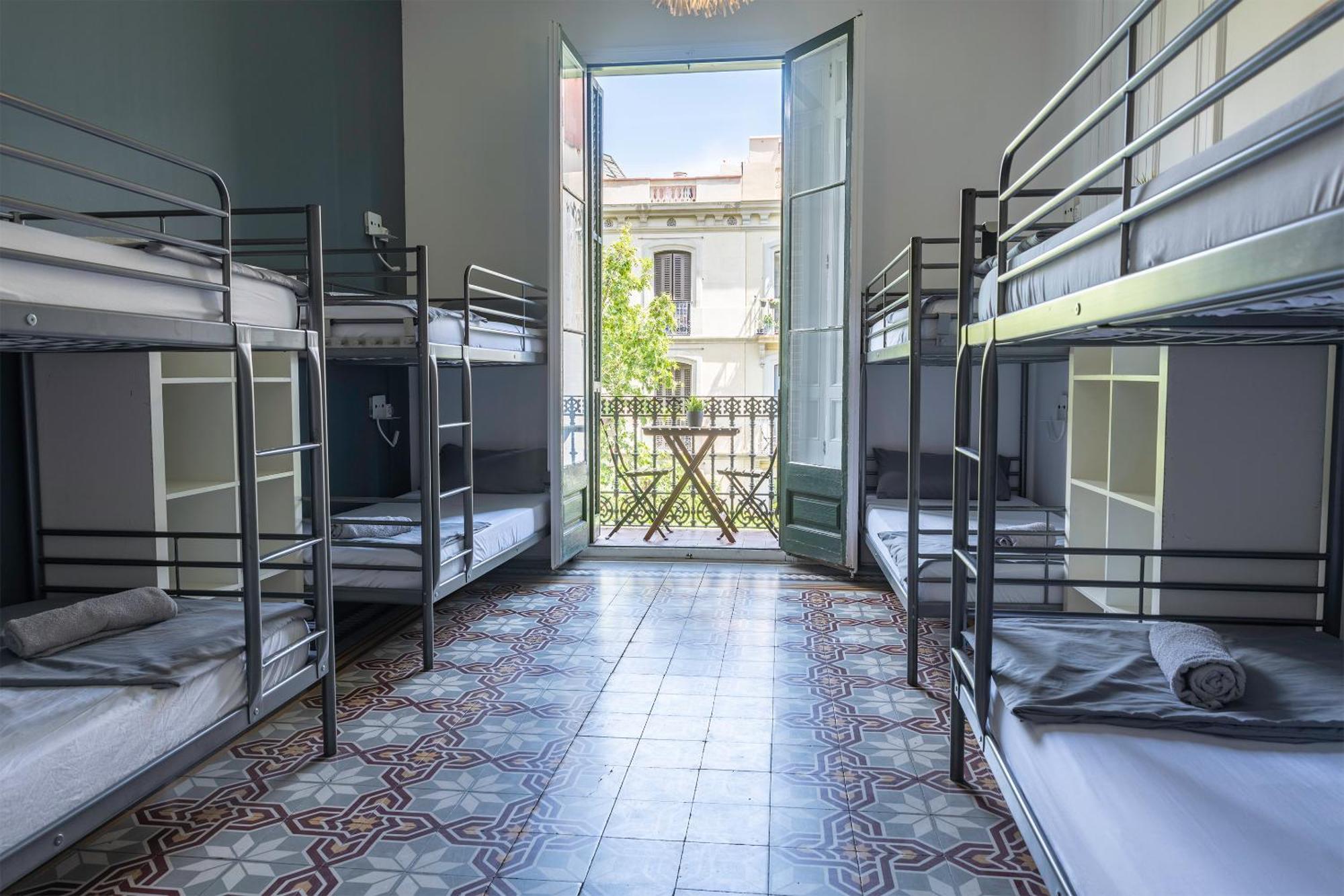 Bed 8-Bed Mixed Dormitory Room