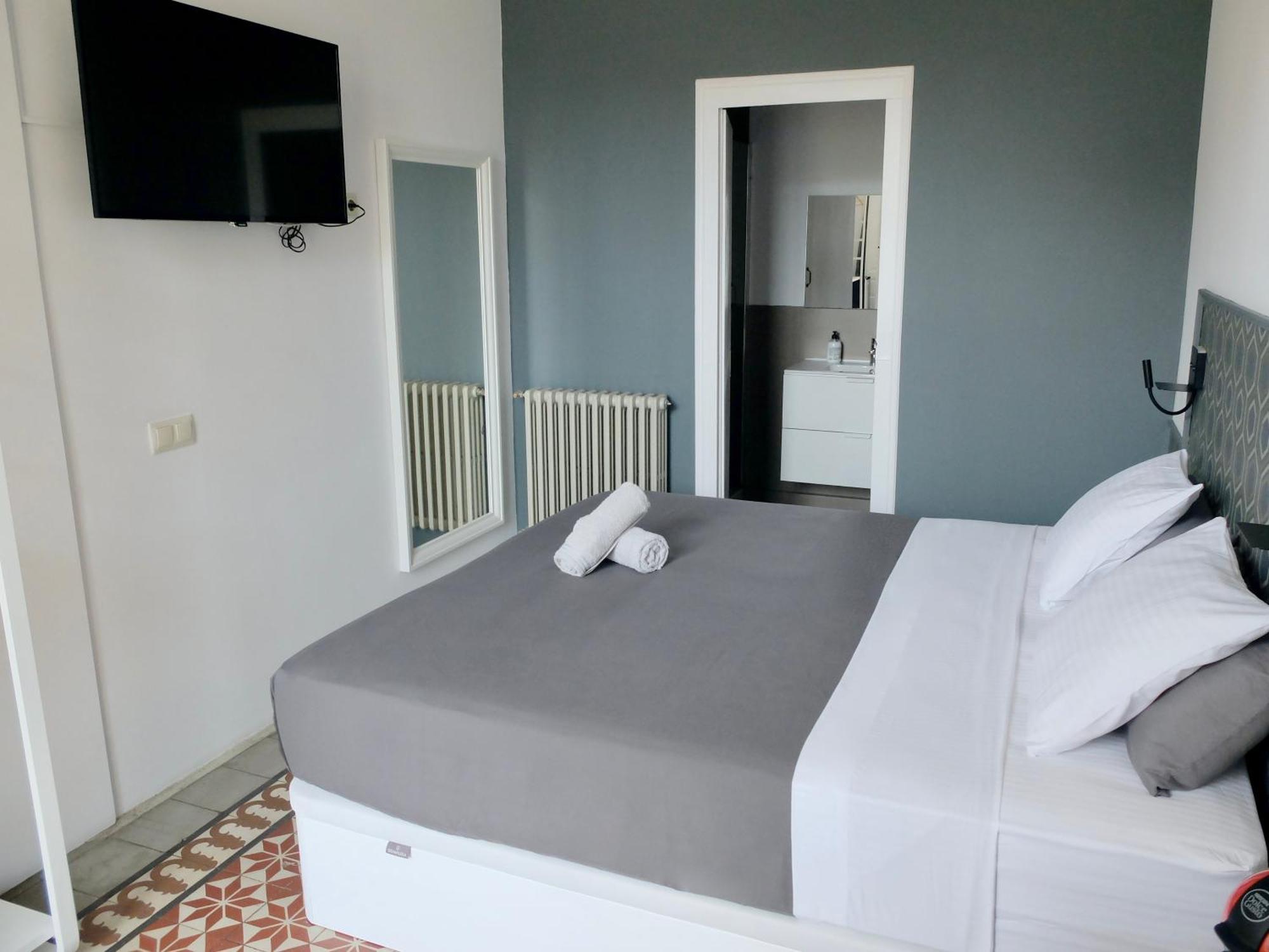 Double Room Private Bathroom