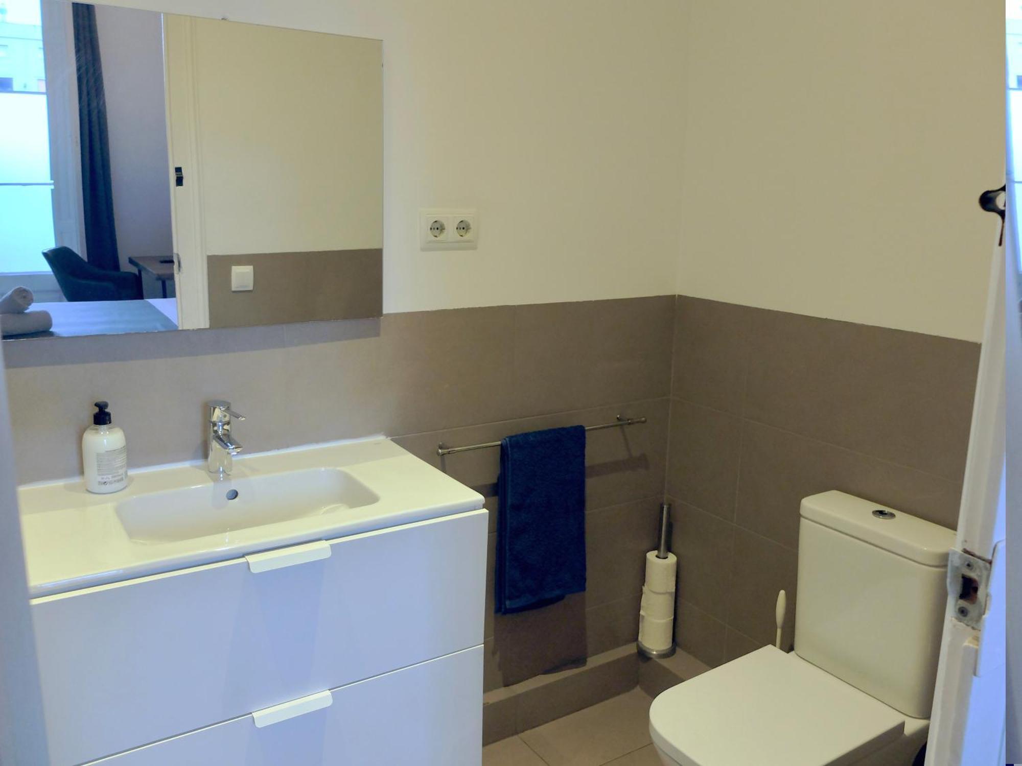 Twin Room Private Bathroom