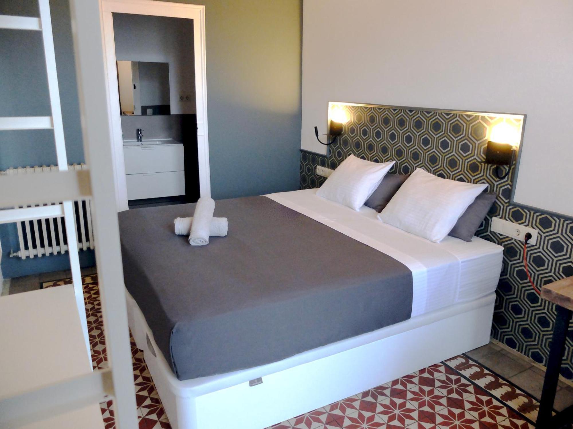 Double Room Private Bathroom
