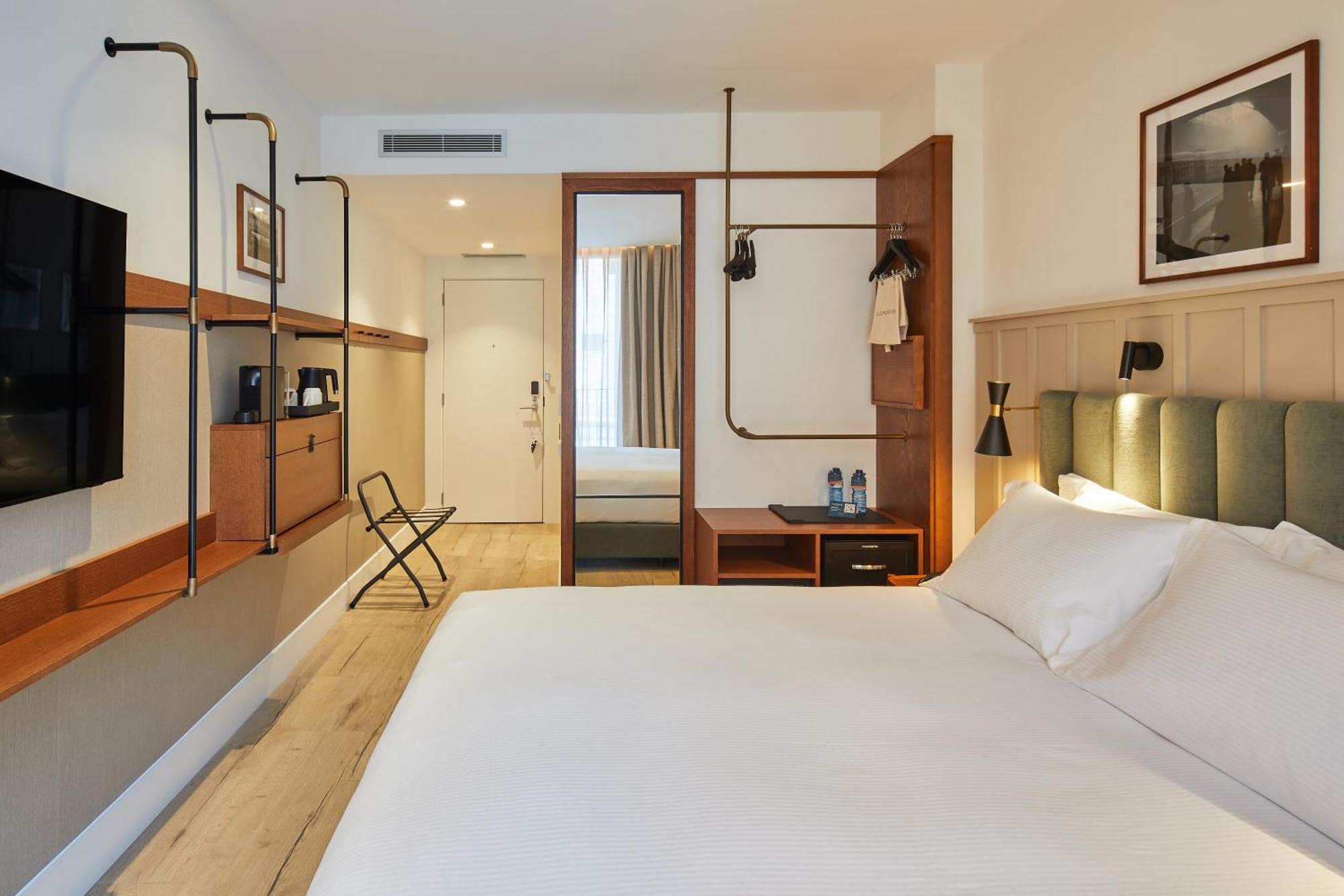 Queen Room Mobility Access
