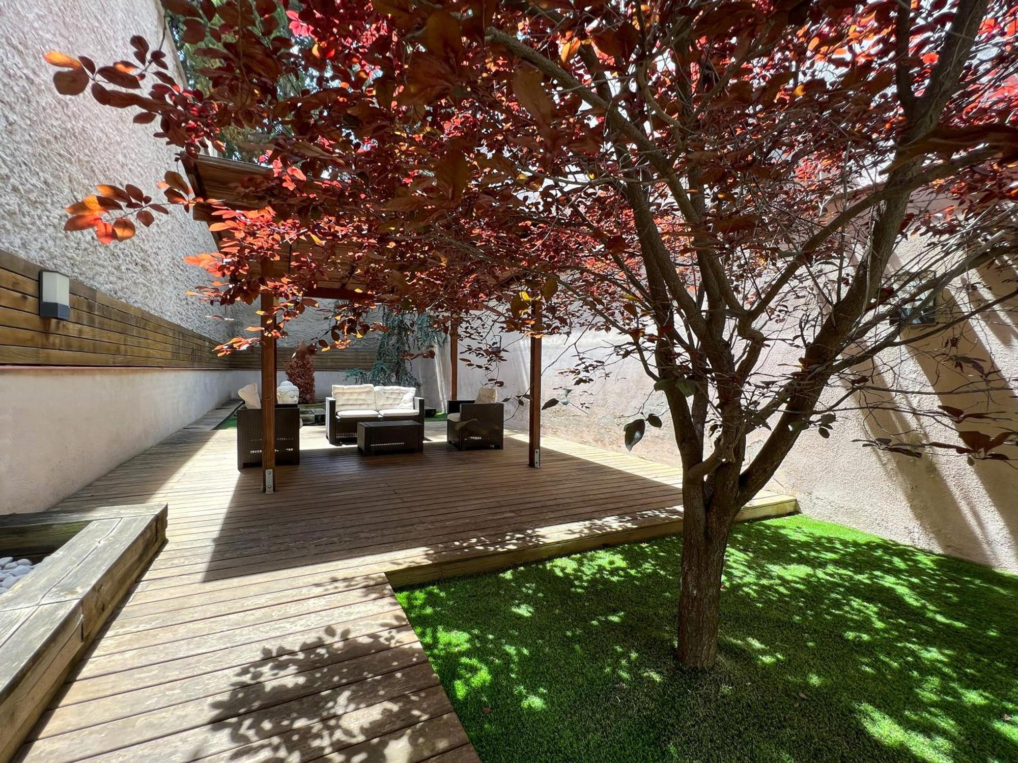 One-Bedroom Apartment Garden