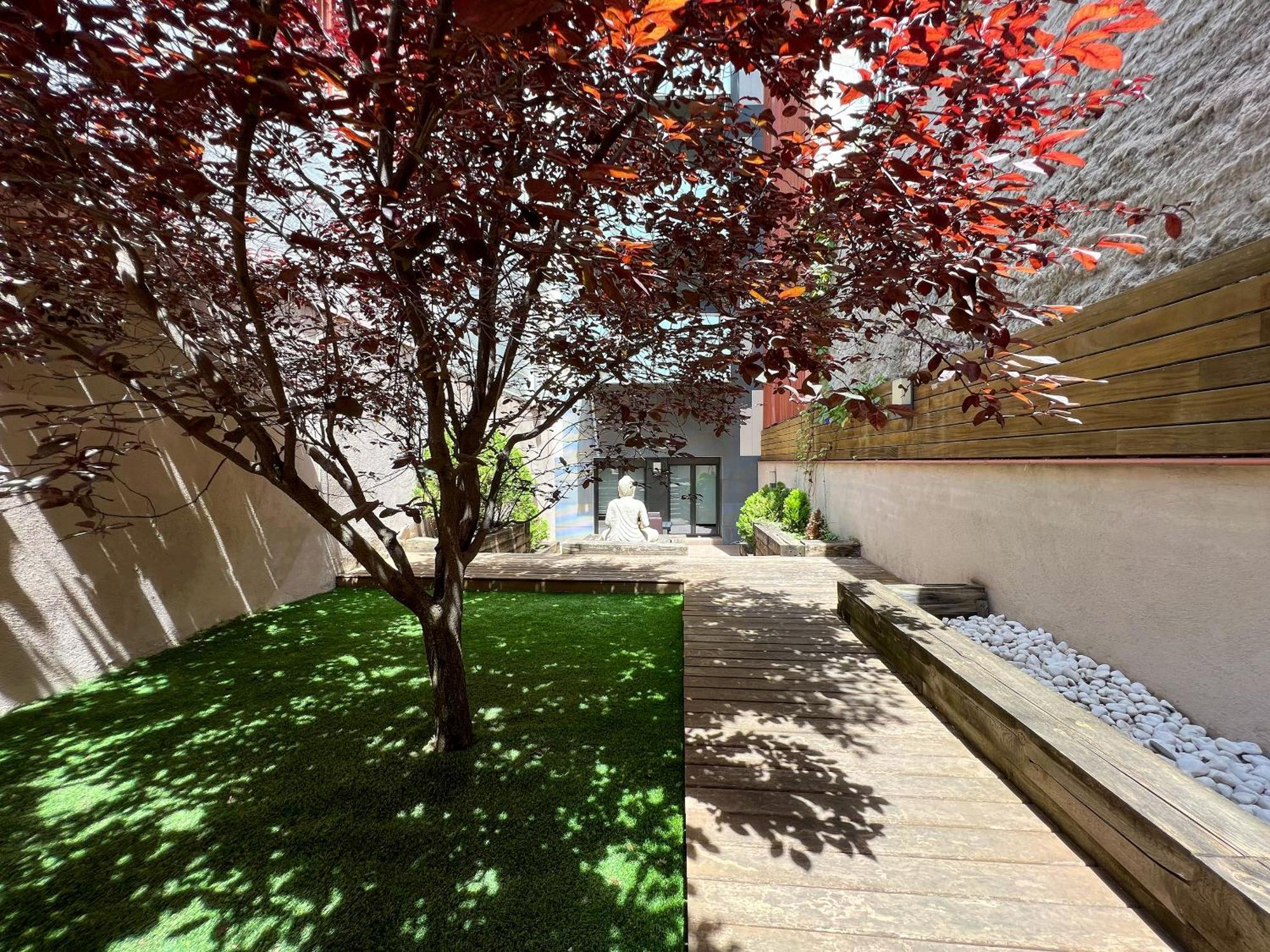 One-Bedroom Apartment Garden
