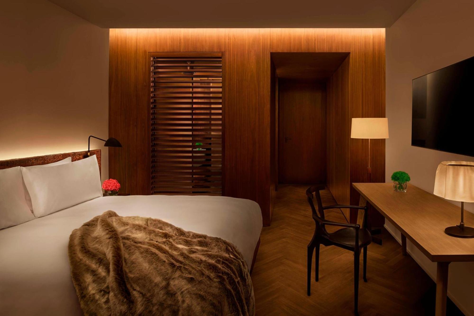 Guest Room 1 King