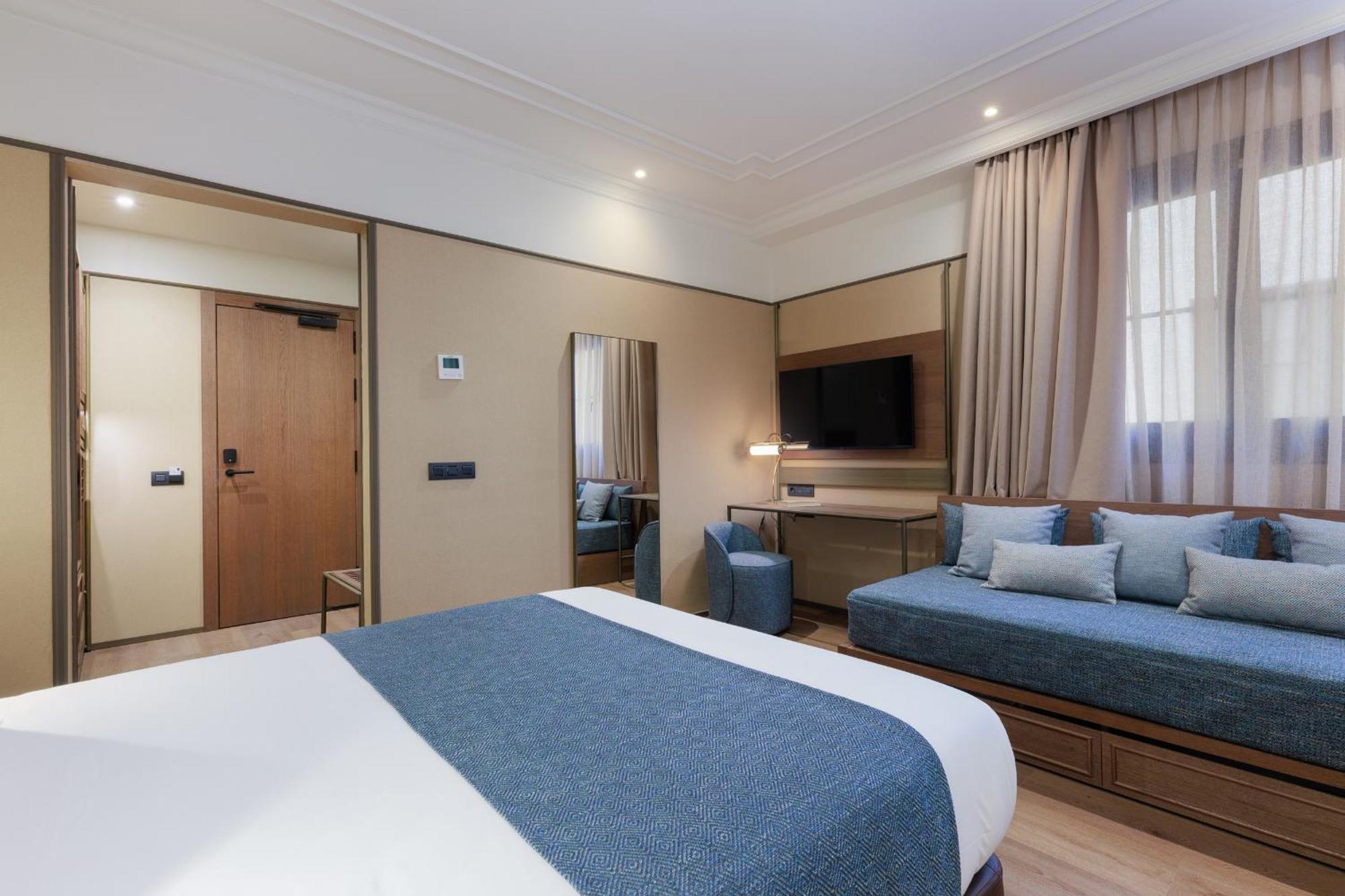 Interior Triple Room