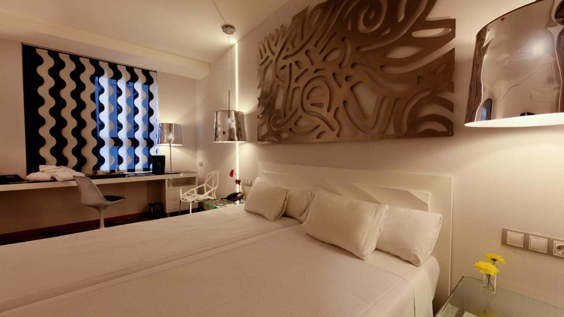 Double or Twin Room with Extra Bed,1729991492:JPEG