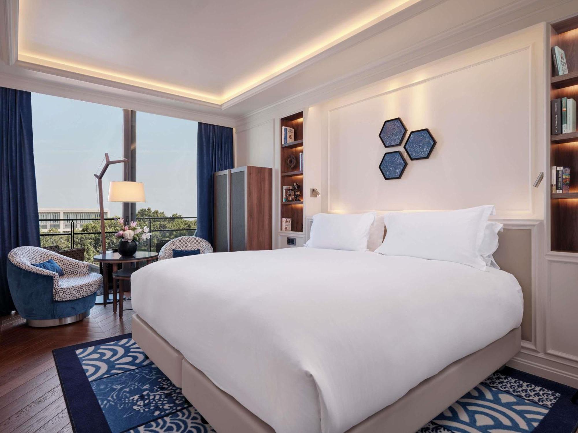 Luxury Twin Room Balcony Garden View,1771498051:JPEG
