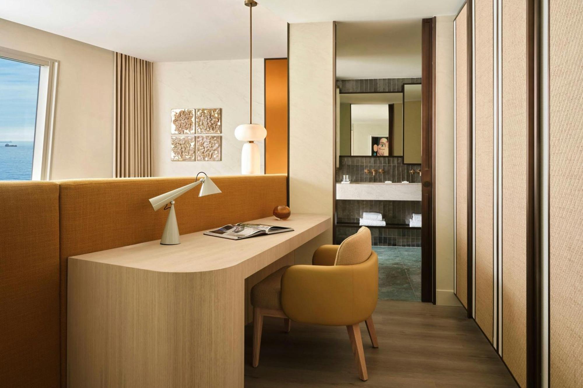 One-Bedroom Corner King Suite Seafront View